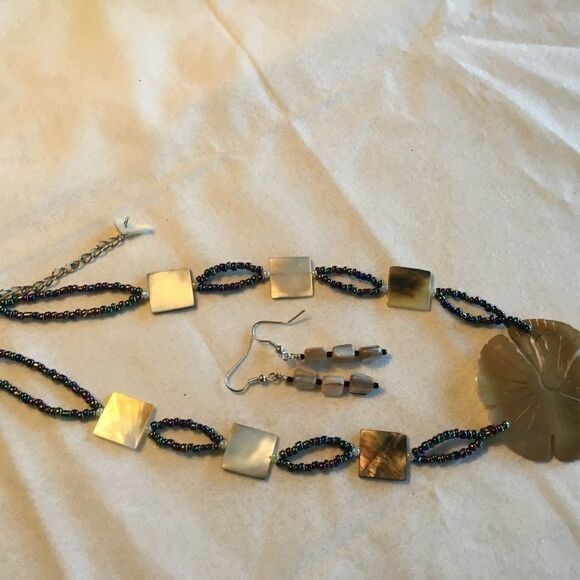 $12 ea or 3/$25 Goldtone Shell & Seed Beads. Sets - Picture 3 of 6